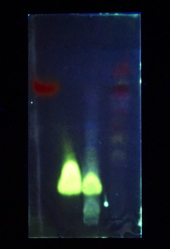 DC Emodin - Aloin-Aloe - Farbstoff mit Naturstoffreagenz im UV 365nm.jpg
